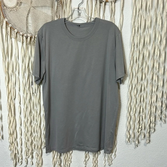 Lululemon Silvery Gray Short Sleeve Crewneck Athletic Top - Picture 1 of 4